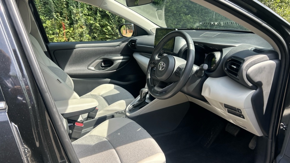 Toyota Yaris Vvt-i Design Air Conbluetooth Black #12
