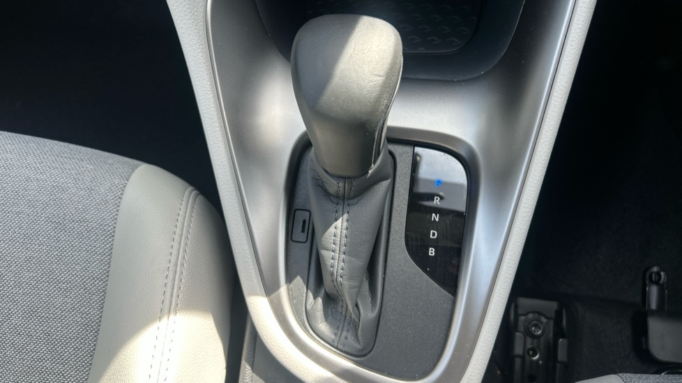 Toyota Yaris Vvt-i Design Air Conbluetooth Black #35