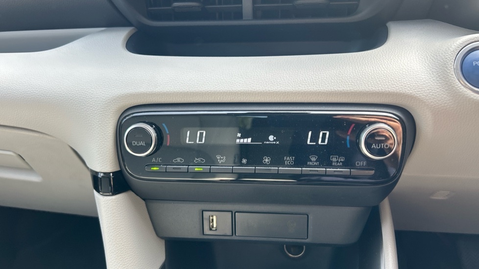 Toyota Yaris Vvt-i Design Air Conbluetooth Black #34