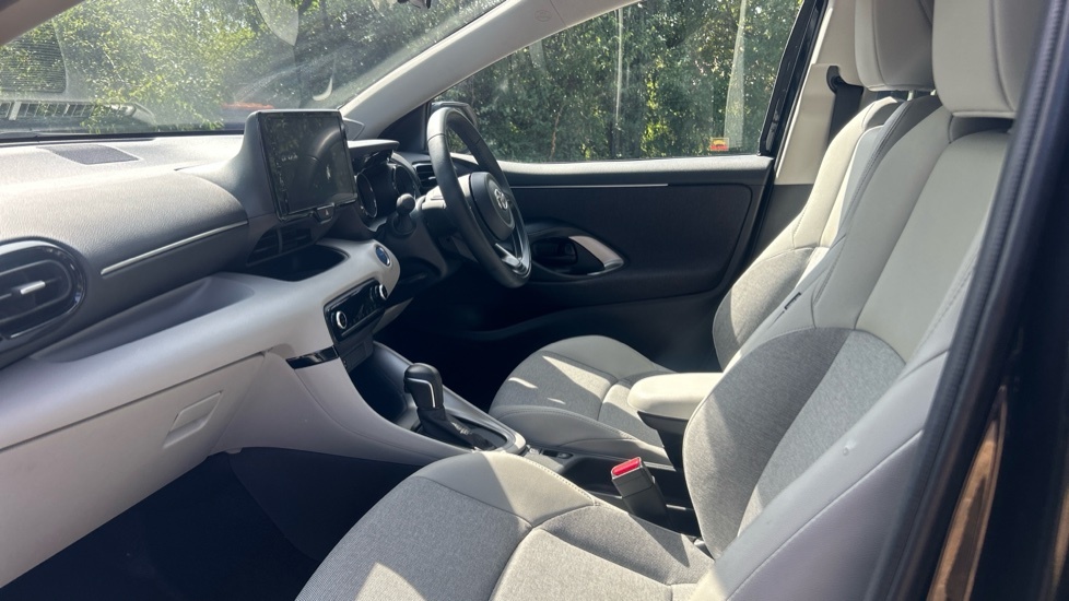 Toyota Yaris Vvt-i Design Air Conbluetooth Black #5