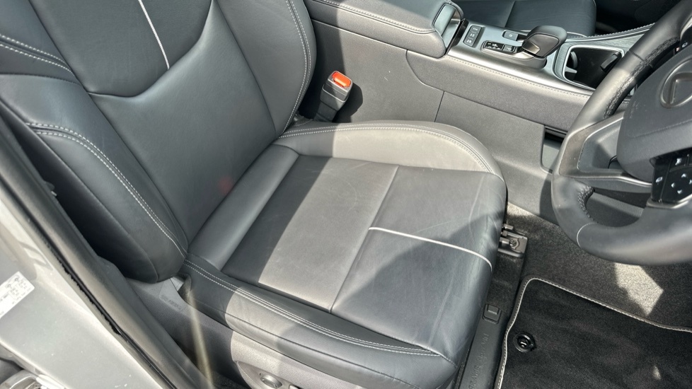 Lexus LBX 1.5 Vvt-ie Takumi E-cvt Euro 6 Ss  #18