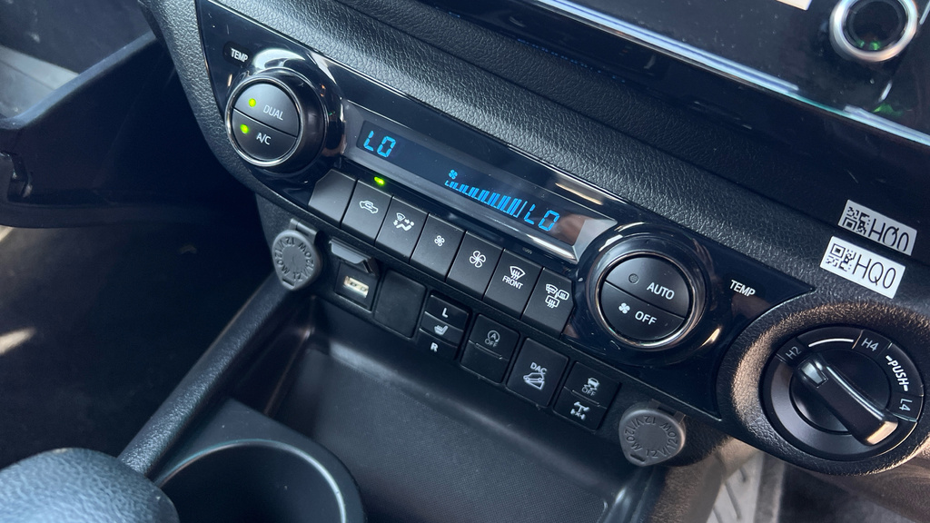 Toyota HILUX 45 26.8Kwh Expression Hatchback #49