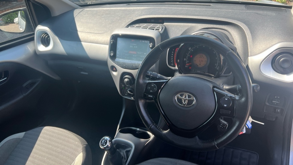 Toyota Aygo 1.0 Vvt-i X-play Euro 6 SJ19NRW Silver #6