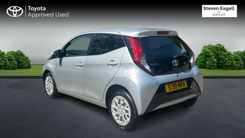 Toyota Aygo 1.0 Vvt-i X-play Euro 6 SJ19NRW Silver #4