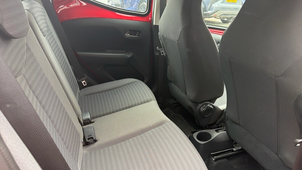 Toyota Aygo Hatchback Vvt-i X-play X-shift Red #18