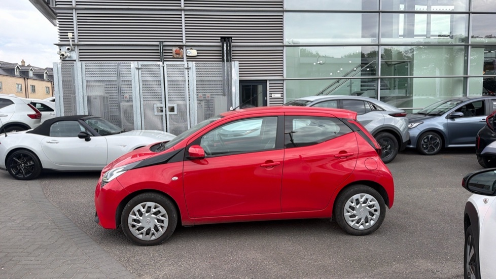 Toyota Aygo Hatchback Vvt-i X-play X-shift Red #24