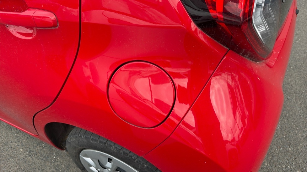Toyota Aygo Hatchback Vvt-i X-play X-shift Red #34
