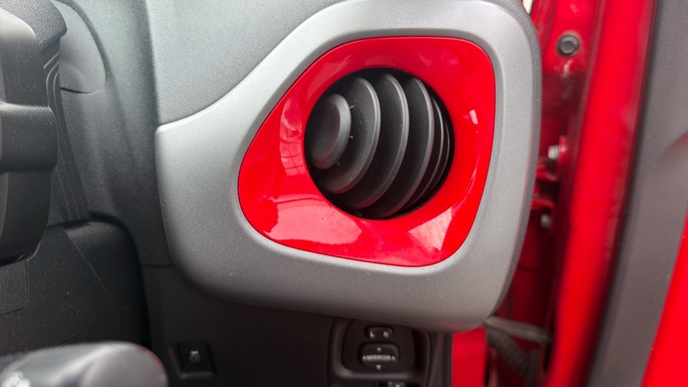 Toyota Aygo Hatchback Vvt-i X-play X-shift Red #40