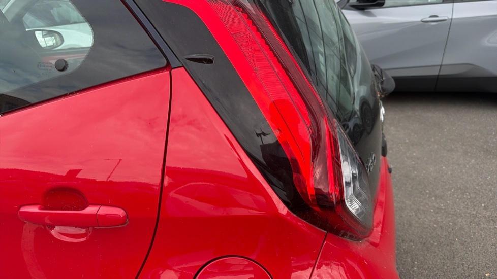 Toyota Aygo Hatchback Vvt-i X-play X-shift Red #21