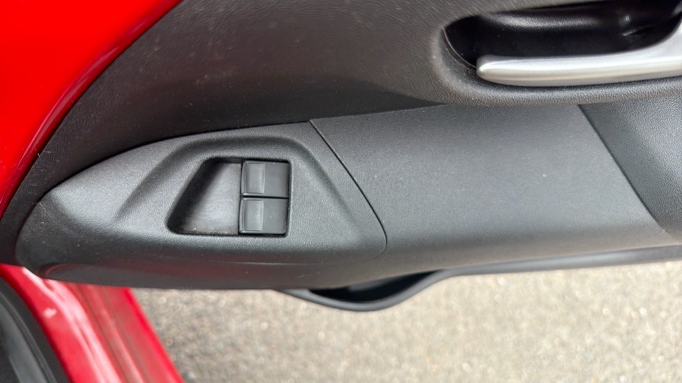 Toyota Aygo Hatchback Vvt-i X-play X-shift Red #38