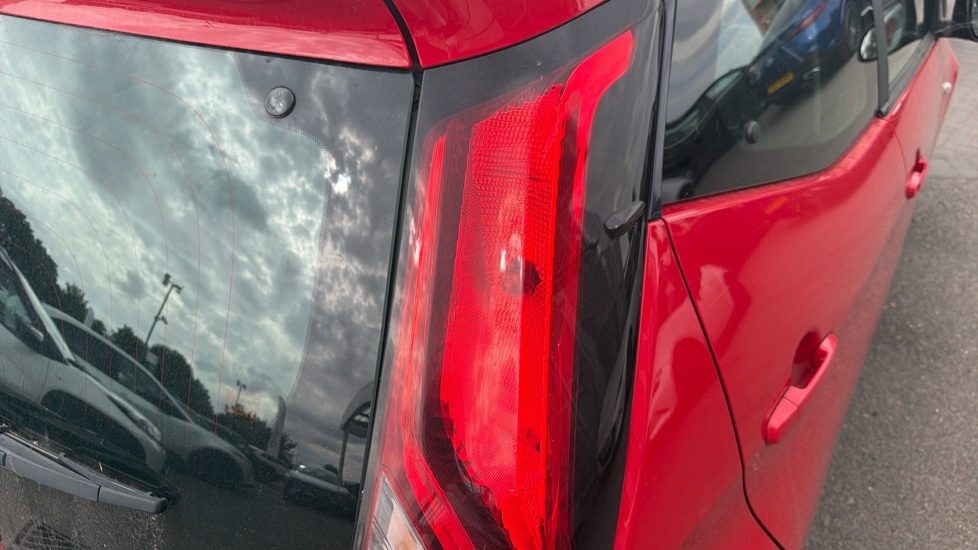 Toyota Aygo Hatchback Vvt-i X-play X-shift Red #32