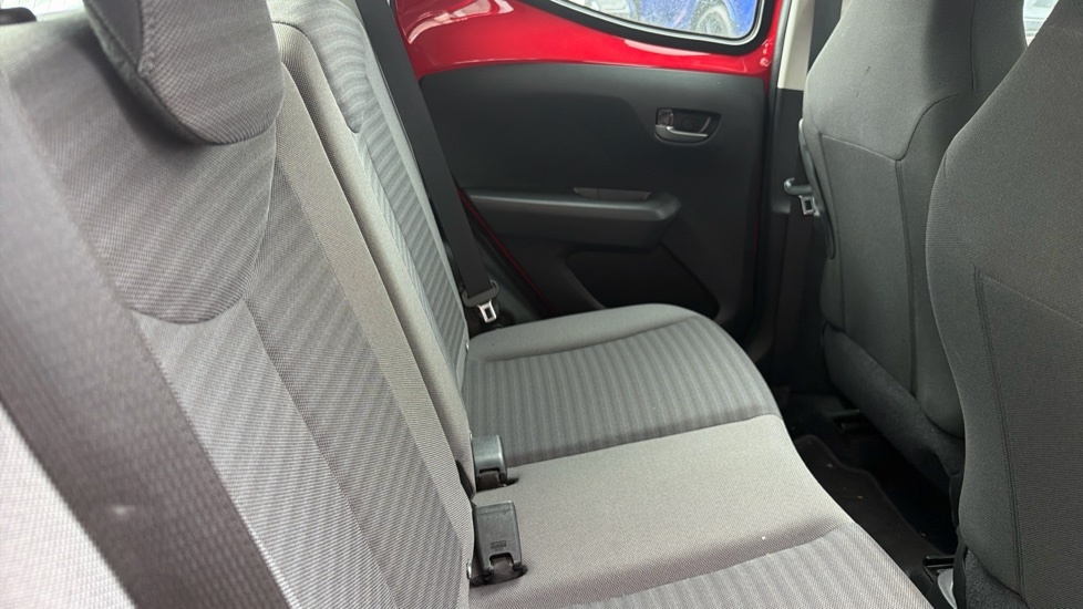 Toyota Aygo Hatchback Vvt-i X-play X-shift Red #8