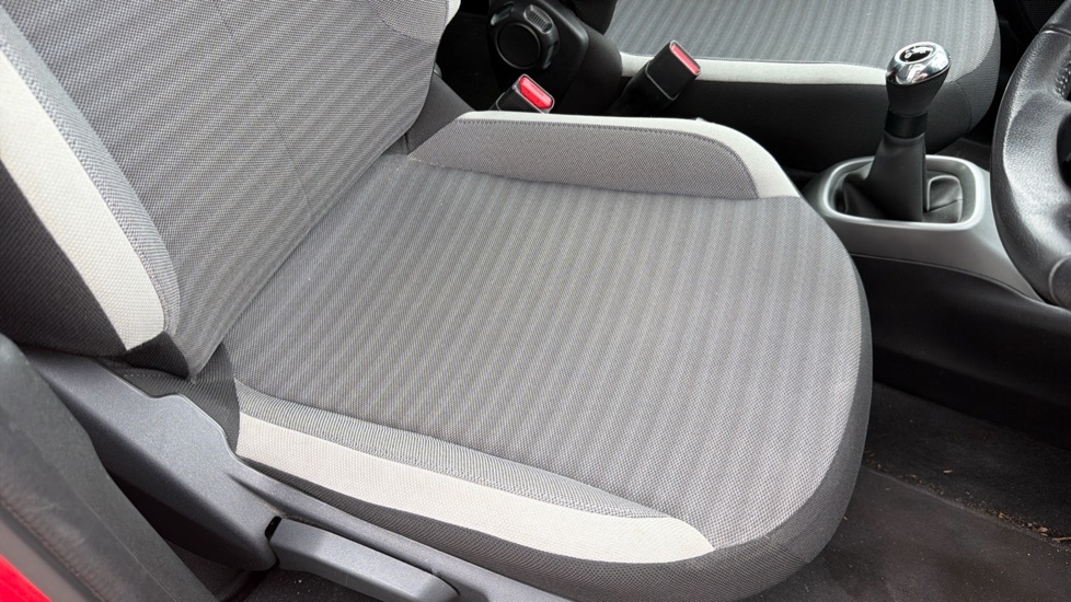 Toyota Aygo Hatchback Vvt-i X-play X-shift Red #17