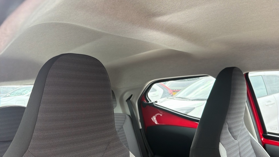 Toyota Aygo Hatchback Vvt-i X-play X-shift Red #19