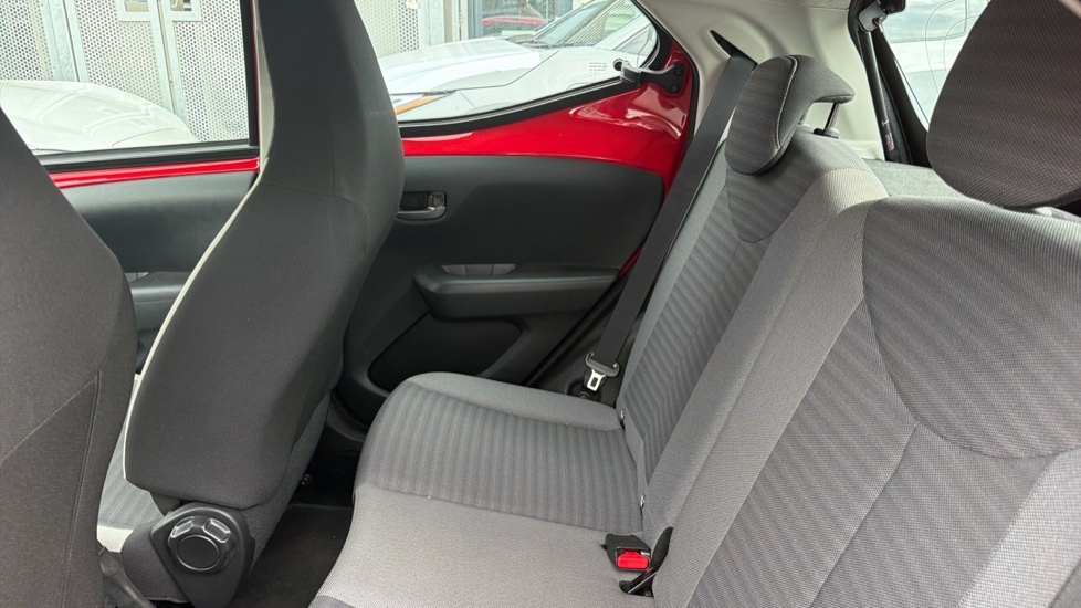 Toyota Aygo Hatchback Vvt-i X-play X-shift Red #15