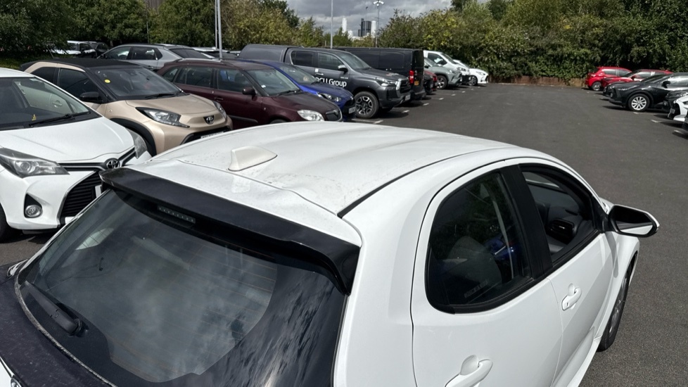 Toyota Yaris 1.5 Vvt-h Design E-cvt White #34
