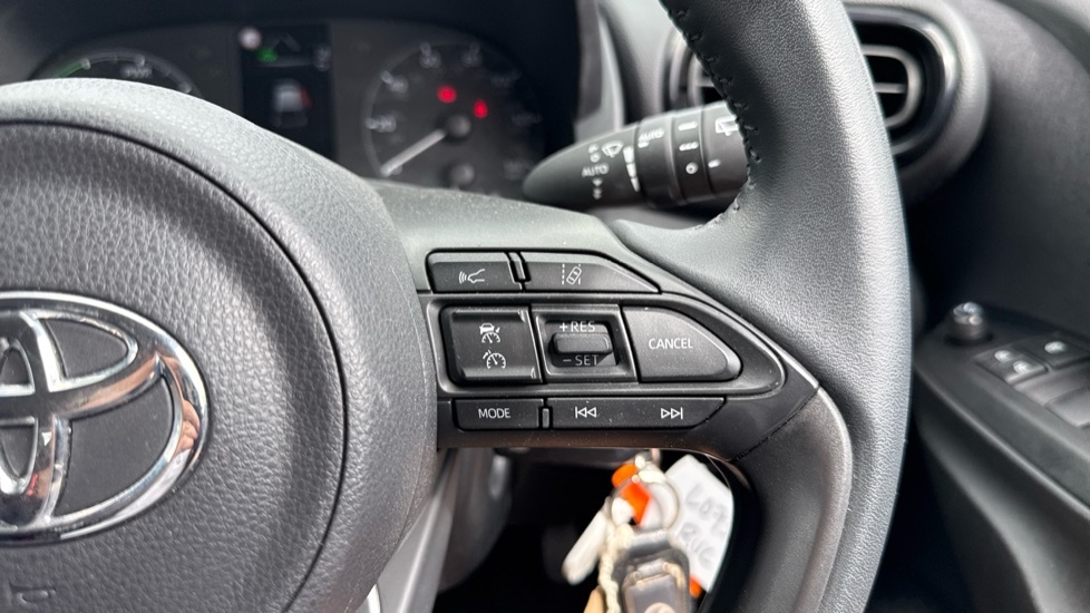 Toyota Yaris 1.5 Vvt-h Design E-cvt White #32