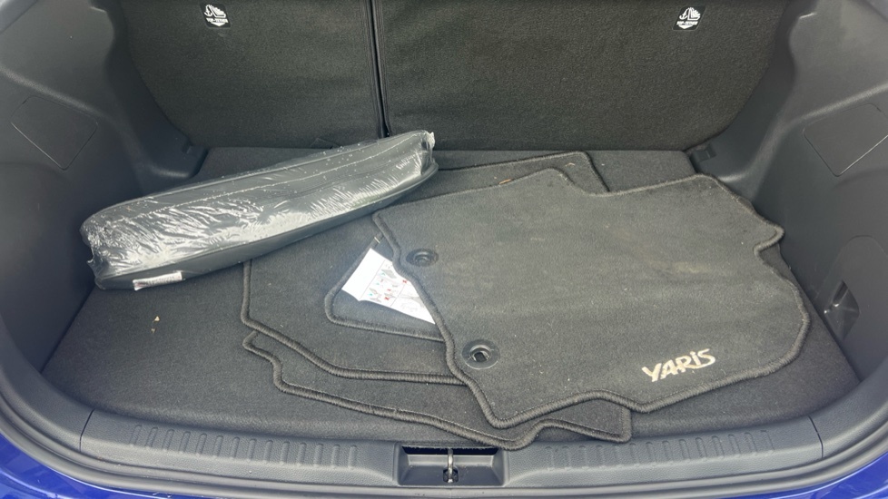 Toyota Yaris 1.5 Vvt-h Design E Cvt Grey #13