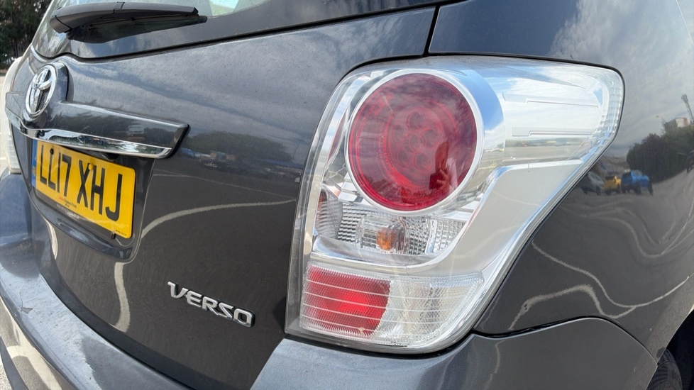 Toyota Verso 1.8 V-matic Design M-drive S Grey #21