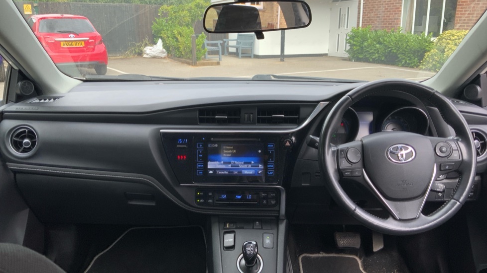 Toyota Auris 1.8 Vvt-h Icon Tech Touring Sports Hybr White #6
