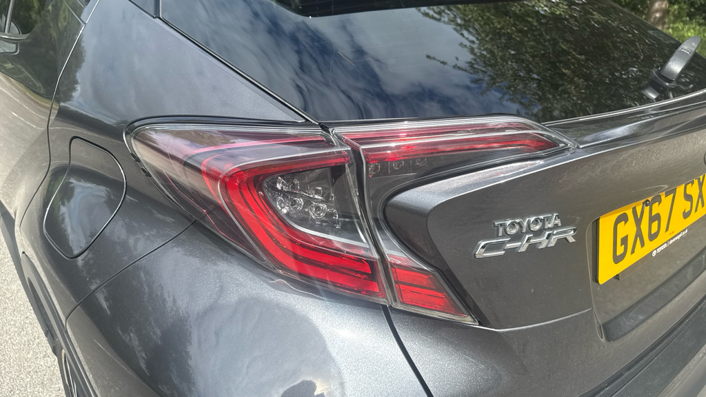 Toyota C-Hr 1.8L Icon White #21