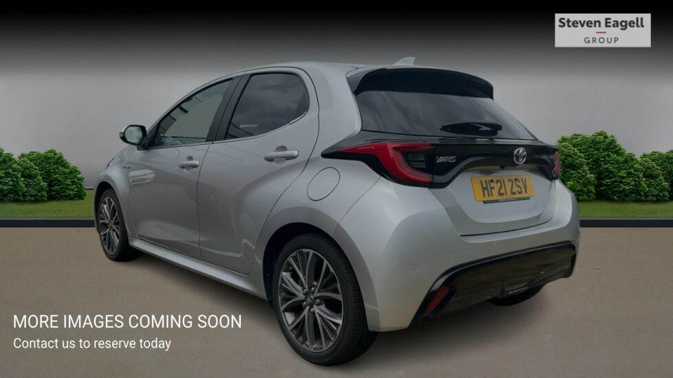 Toyota Yaris 1.5 Hybrid Design Cvt White #2