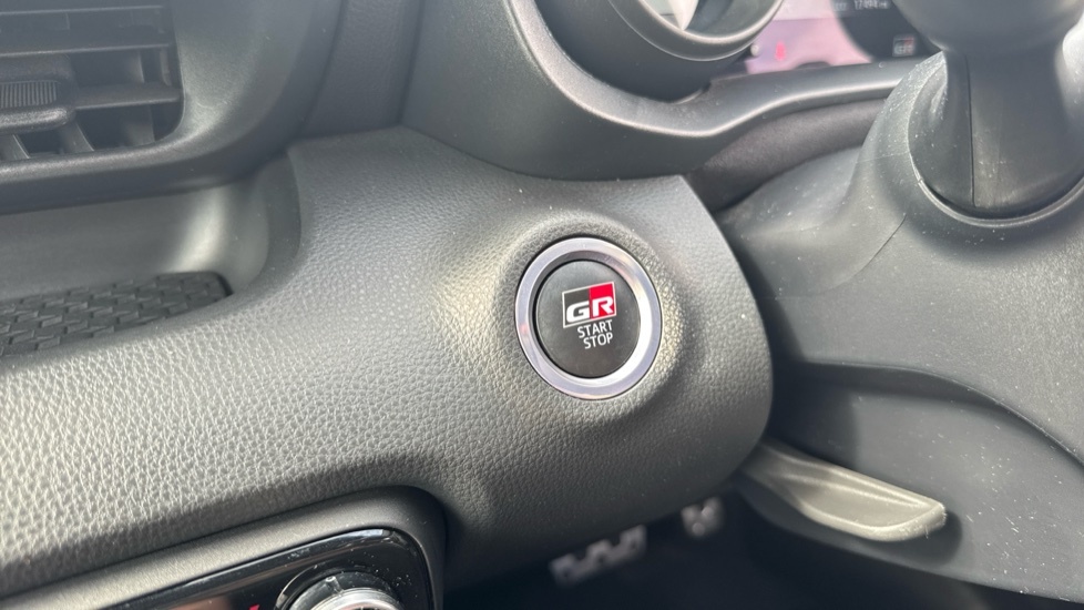 Toyota Yaris Gr Sport White #16