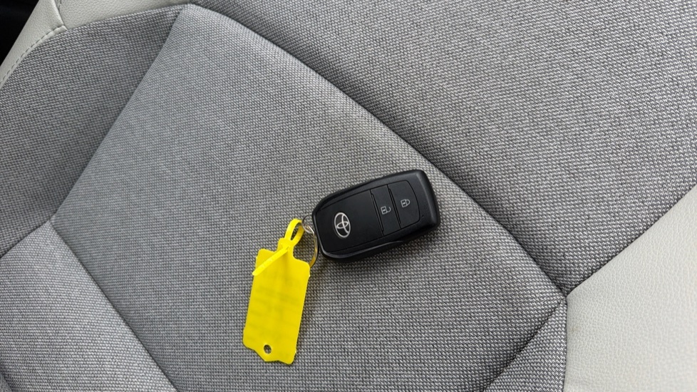 Toyota Yaris Icon Black #27