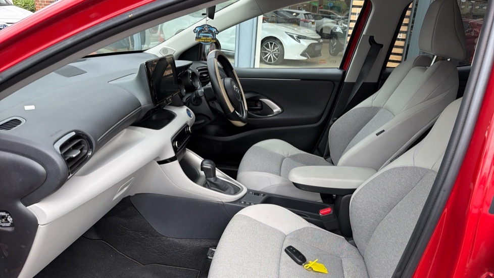 Toyota Yaris 1.5 Vvt-h Excel Hatchback Hybrid E-cvt Red #5