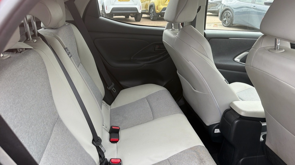 Toyota Yaris Icon Black #8