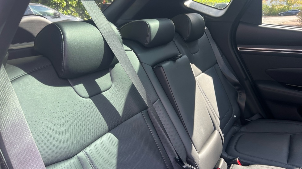 Hyundai Tucson Premium T-gdi Hev White #18