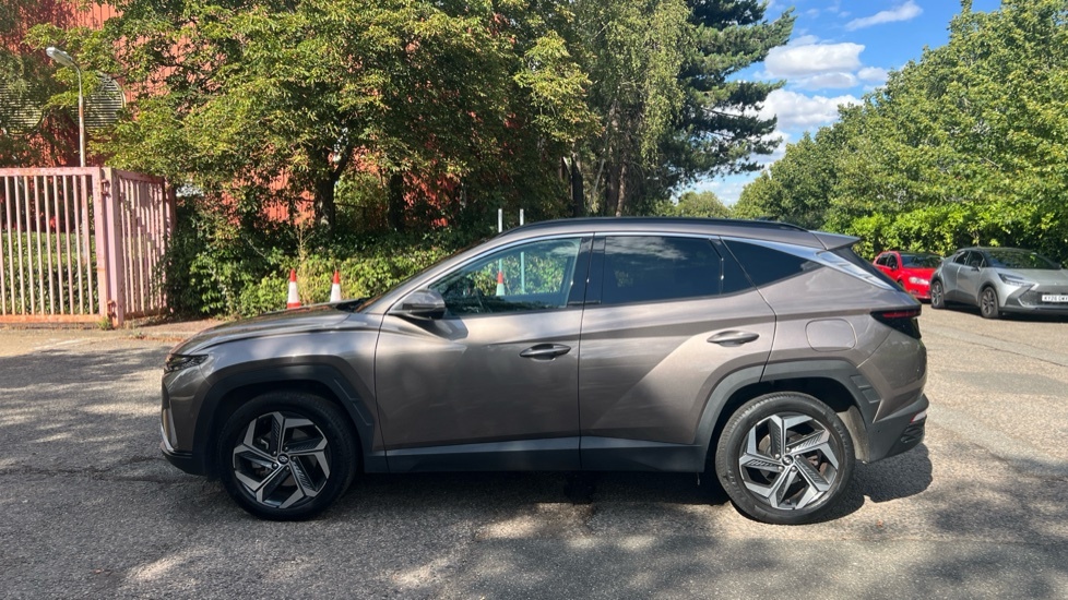 Hyundai Tucson Premium T-gdi Hev White #24