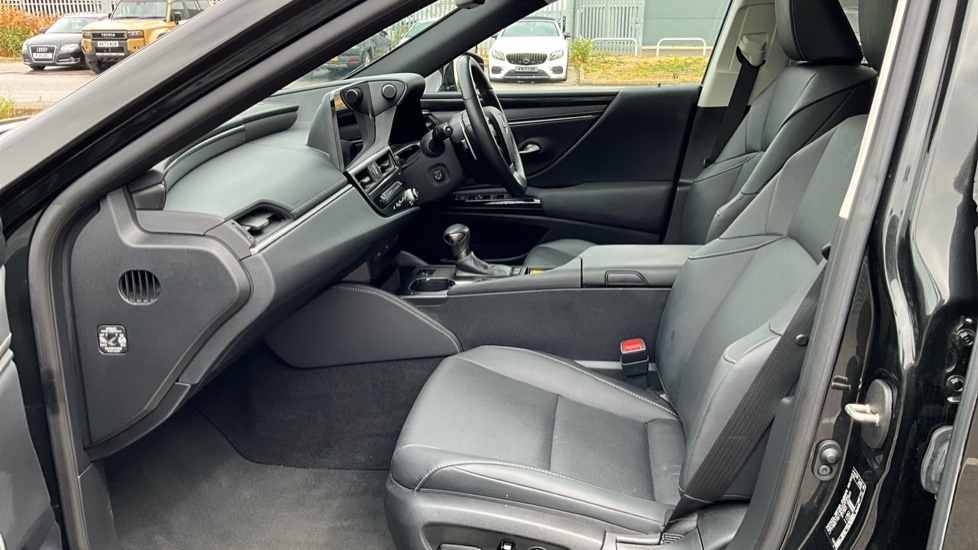 Lexus ES 2.5 300H Premium Edition Saloon Hybrid Black #6