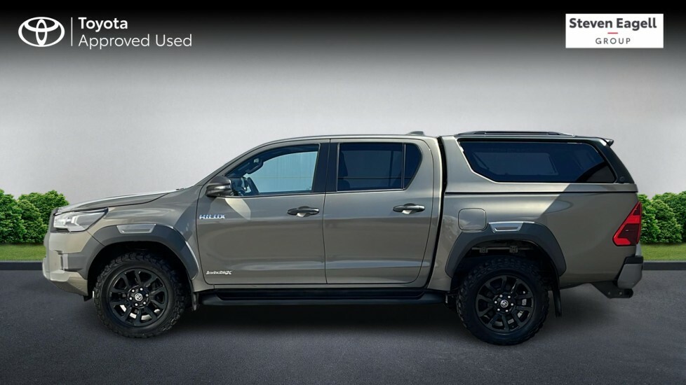 Toyota HILUX Invincible Dcab Pick Up 2.4 D-4d Black #24