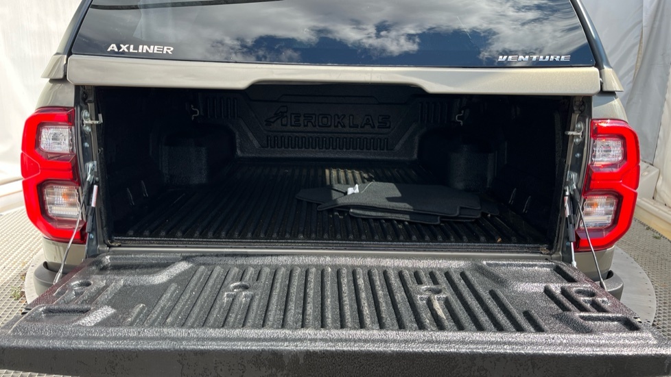 Toyota HILUX Invincible Dcab Pick Up 2.4 D-4d Black #13