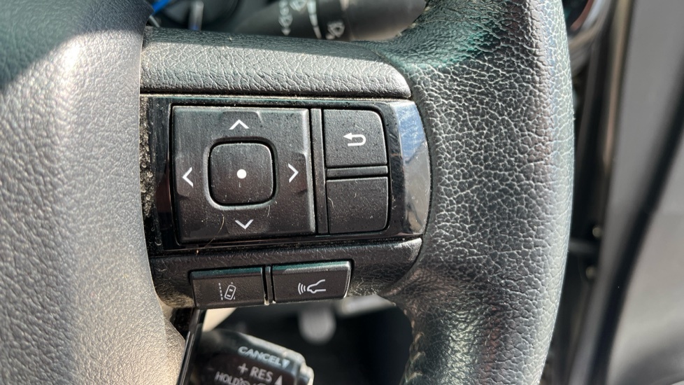 Toyota HILUX Invincible Dcab Pick Up 2.4 D-4d Black #33