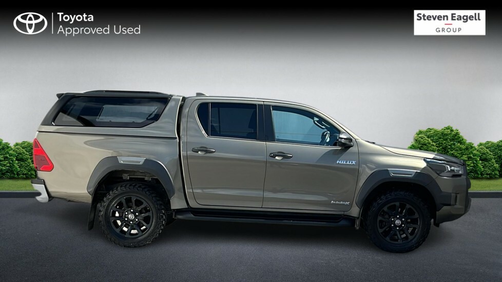 Toyota HILUX Invincible Dcab Pick Up 2.4 D-4d Black #23