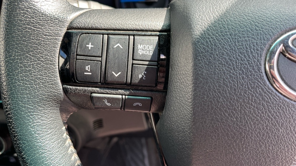 Toyota HILUX Invincible Dcab Pick Up 2.4 D-4d Black #32
