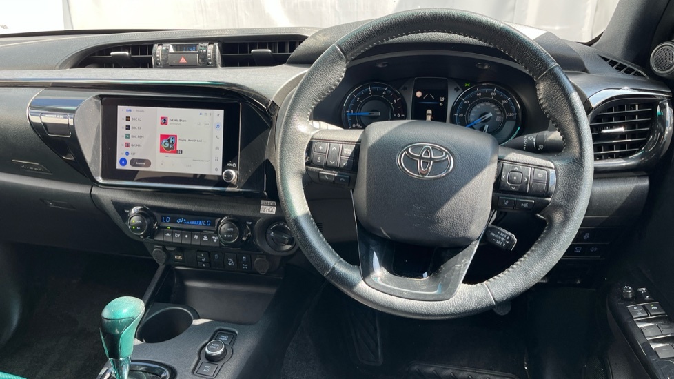 Toyota HILUX Invincible Dcab Pick Up 2.4 D-4d Black #7