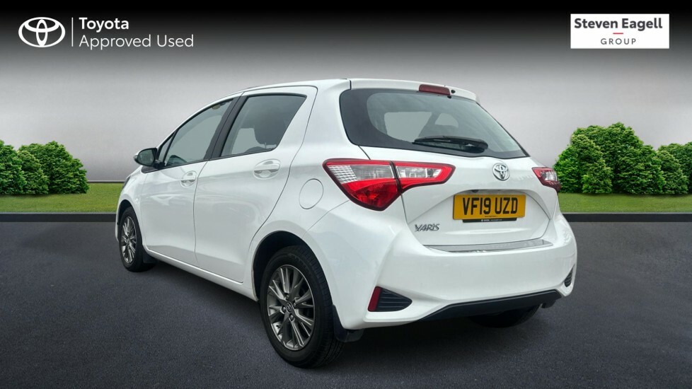 Toyota Yaris 1.5 Vvt-i Icon Euro 6 White #2