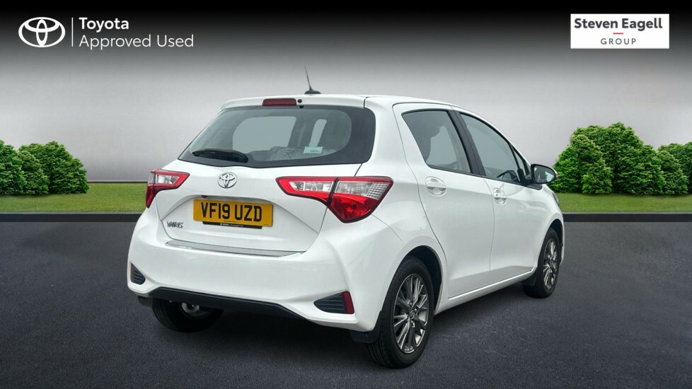 Toyota Yaris 1.5 Vvt-i Icon Euro 6 White #4