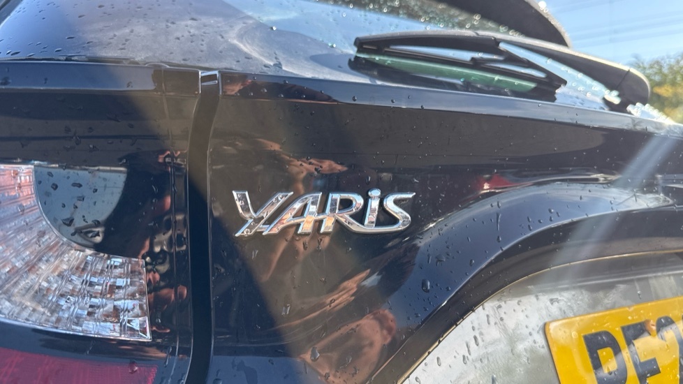 Toyota Yaris Yaris Icon Hev Cvt Brown #21