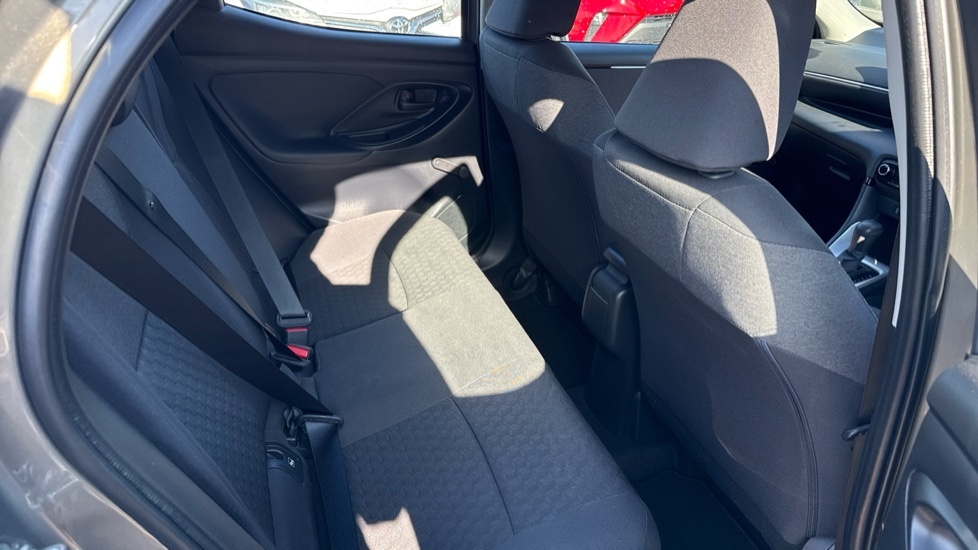 Toyota Yaris Yaris Icon Hev Cvt Brown #8