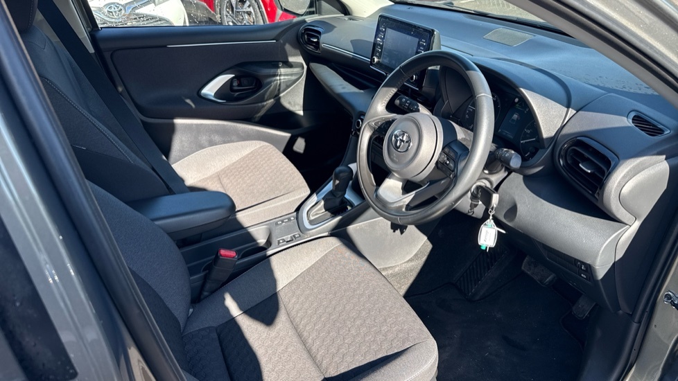 Toyota Yaris Yaris Icon Hev Cvt Brown #12