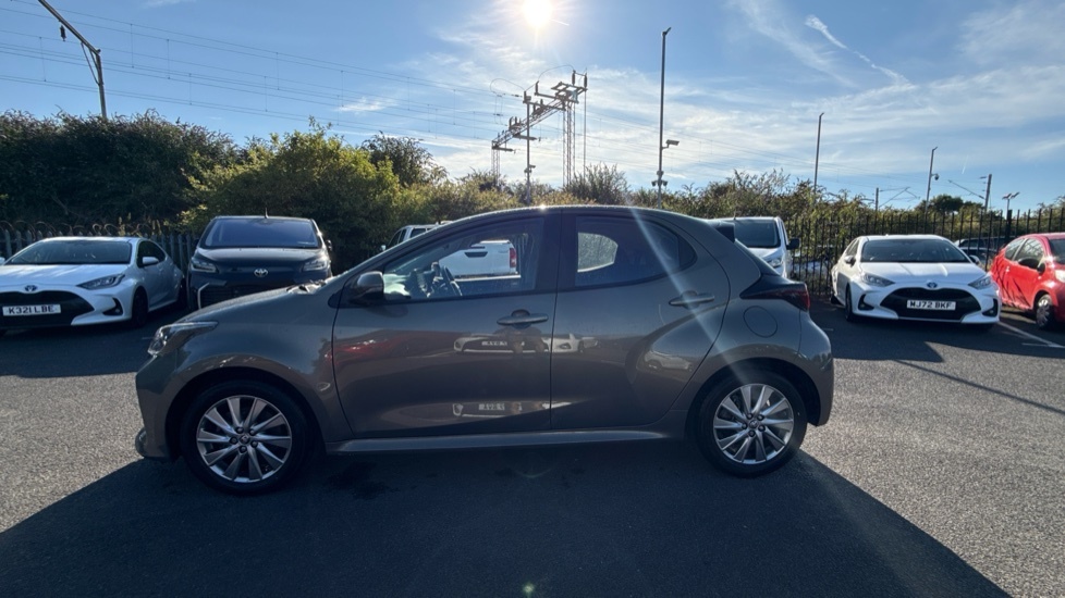 Toyota Yaris Yaris Icon Hev Cvt Brown #24