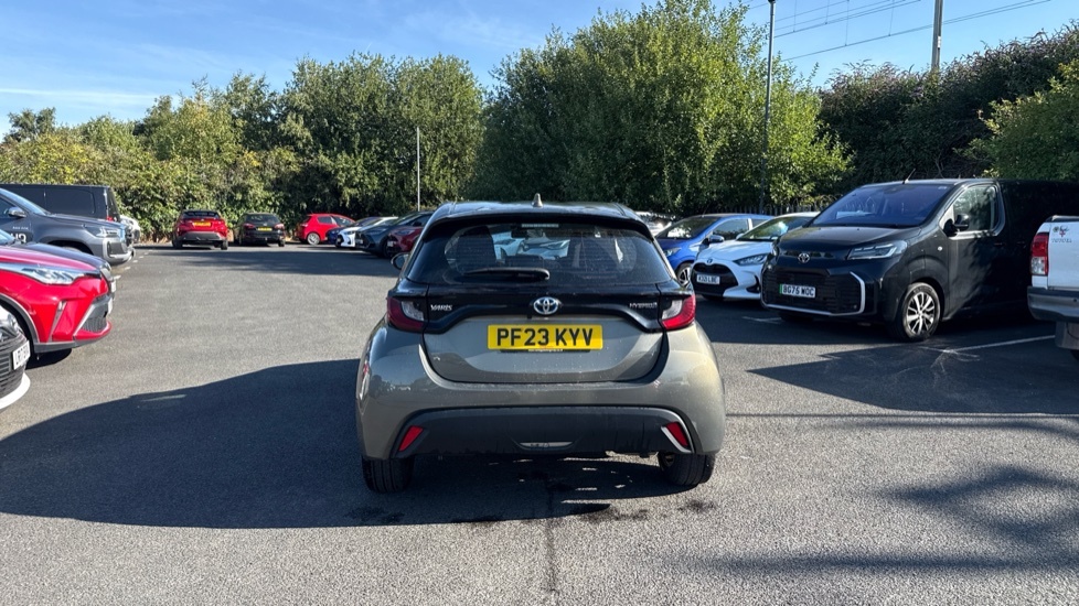 Toyota Yaris Yaris Icon Hev Cvt Brown #26