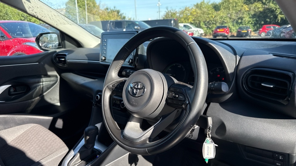 Toyota Yaris Yaris Icon Hev Cvt Brown #7