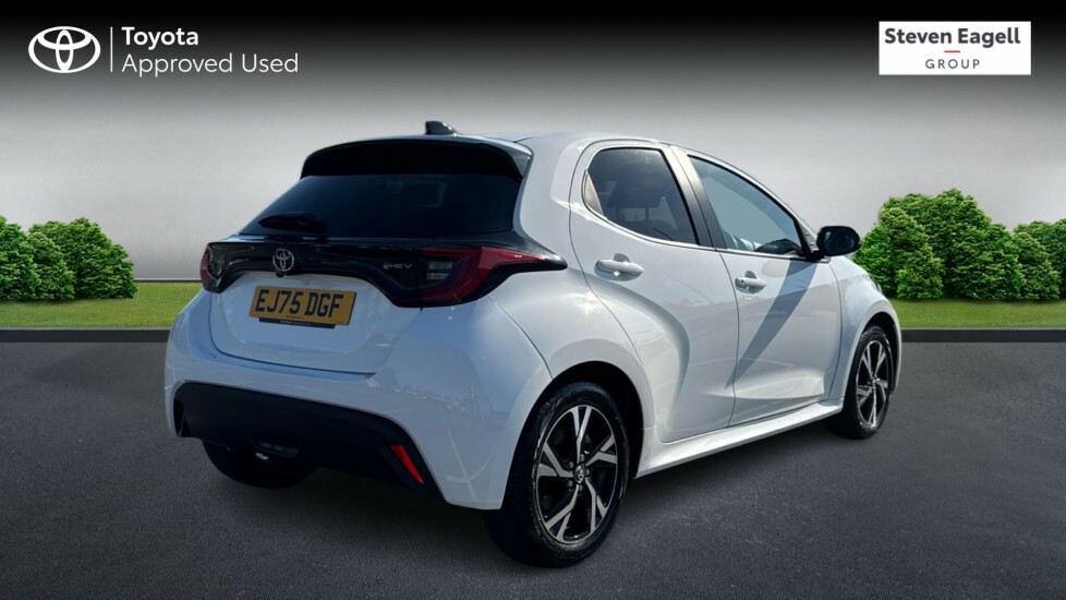 Toyota Yaris 1.5 Vvt-h Design E-cvt Euro 6 Ss White #2