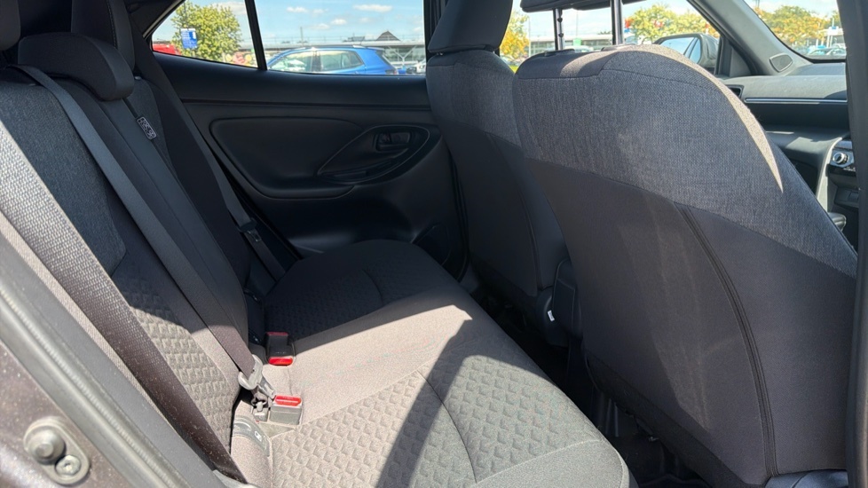 Toyota Yaris Cross Excel White #8