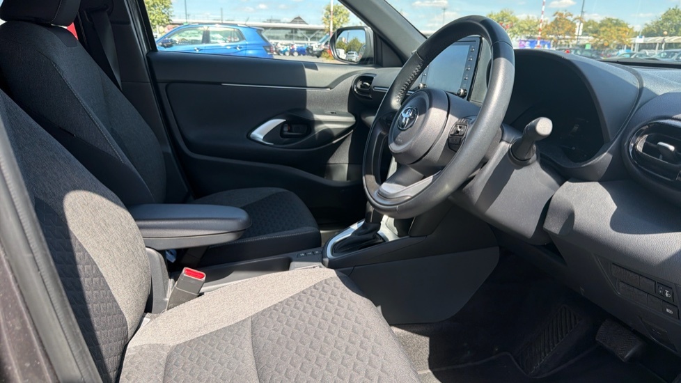Toyota Yaris Cross Excel White #12